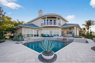 2279 Mermaid Point NE, Saint Petersburg, FL 33703 - Photo 2