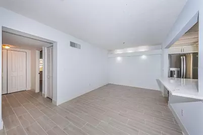 4700 Cove Circle #110, Saint Petersburg, FL 33708 - Photo 22