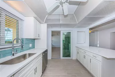 4700 Cove Circle #110, Saint Petersburg, FL 33708 - Photo 16