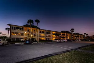 4700 Cove Cir, Saint Petersburg, FL 33708 - Photo 1