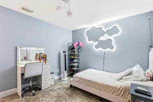 1301 Vinemont Dr, Brandon, FL 33510 - Photo 32