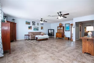 203 Amesbury Cir, Sun City Center, FL 33573 - Photo 8