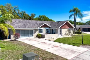 203 Amesbury Cir, Sun City Center, FL 33573 - Photo 2