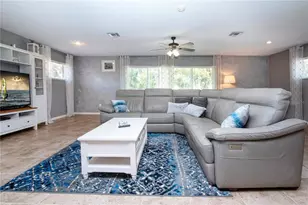 203 Amesbury Cir, Sun City Center, FL 33573 - Photo 18