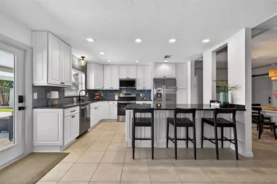 8848 Sunlit Cove Drive NE, Saint Petersburg, FL 33702 - Photo 20