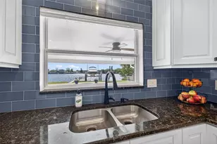 8848 Sunlit Cove Dr NE, Saint Petersburg, FL 33702 - Photo 24