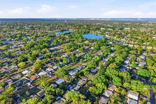 1949 Pinehurst Dr, Clearwater, FL 33763 - Photo 32