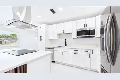 1778 New Hampshire Avenue NE, Saint Petersburg, FL 33703 - Photo 10