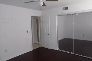 3836 N Lake Dr, Tampa, FL 33614 - Photo 10