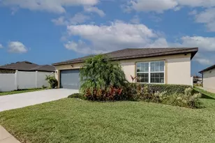 906 Swaying Sawgrass Ave, Ruskin, FL 33570 - Photo 2