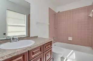 5166 Tennis Ct Cir, Tampa, FL 33617 - Photo 22