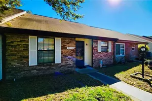 35140 Whispering Oaks Blvd, Dade City, FL 33523 - Photo 2