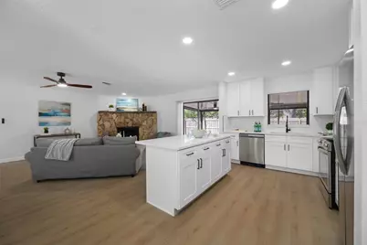 9880 W Bay Street, Seminole, FL 33776 - Photo 14