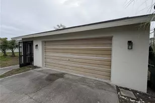531 W Baffin Dr, Venice, FL 34293 - Photo 2