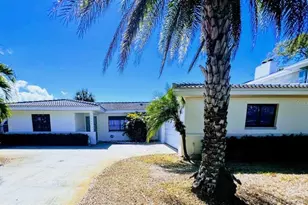 2431 Sunrise Dr SE, Saint Petersburg, FL 33705 - Photo 2