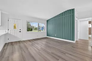 695 Sunset Dr, Tarpon Springs, FL 34689 - Photo 4