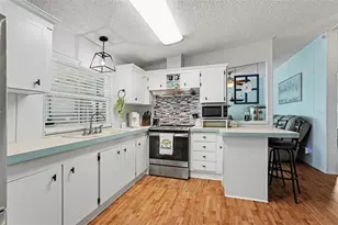 7123 Siesta St, Zephyrhills, FL 33541 - Photo 8