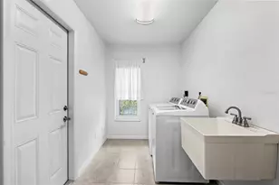 511 Riviera Bay Dr NE, Saint Petersburg, FL 33702 - Photo 24