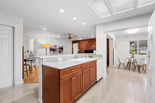 511 Riviera Bay Dr NE, Saint Petersburg, FL 33702 - Photo 12