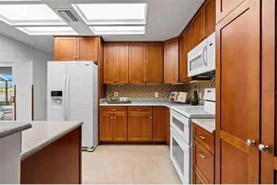 511 Riviera Bay Drive NE, Saint Petersburg, FL 33702 - Photo 10