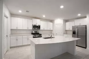 2545 Leonia Ln, Zephyrhills, FL 33541 - Photo 4