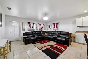 1827 48th St S, Saint Petersburg, FL 33711 - Photo 4