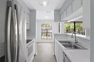 8609 Mallard Reserve Dr, Tampa, FL 33614 - Photo 14