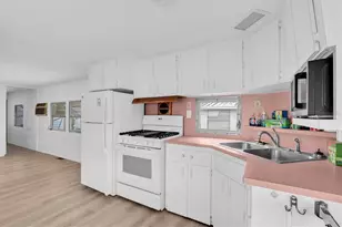 7801 34th Ave N, Saint Petersburg, FL 33710 - Photo 10