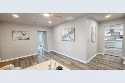 4580 16th Street N, Saint Petersburg, FL 33703 - Photo 4