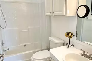 6907 Americana Dr NE, Saint Petersburg, FL 33702 - Photo 16