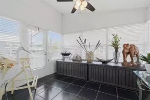 6907 Americana Dr NE, Saint Petersburg, FL 33702 - Photo 16