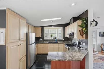 6907 Americana Drive NE #101, Saint Petersburg, FL 33702 - Photo 4