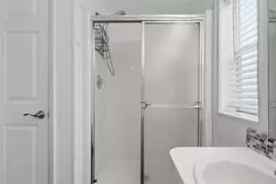 6907 Americana Dr NE, Saint Petersburg, FL 33702 - Photo 24