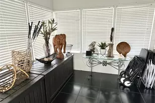 6907 Americana Dr NE, Saint Petersburg, FL 33702 - Photo 10