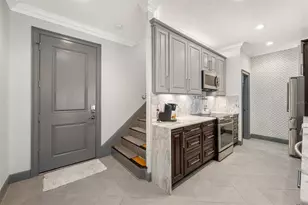 237 7th Ave N, Saint Petersburg, FL 33701 - Photo 4