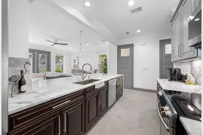 237 7th Avenue N #2, Saint Petersburg, FL 33701 - Photo 6