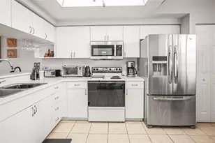 6399 Shoreline Dr, Saint Petersburg, FL 33708 - Photo 4