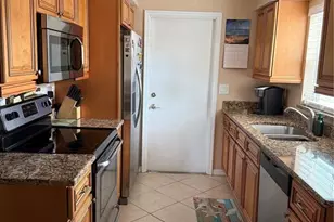 8176 129th St N, Seminole, FL 33776 - Photo 6