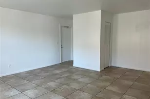 8701 4th St N, Saint Petersburg, FL 33702 - Photo 6