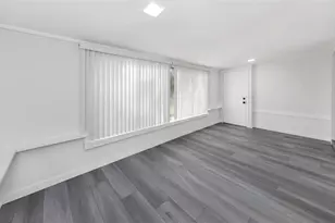 360 57th St N, Saint Petersburg, FL 33710 - Photo 8