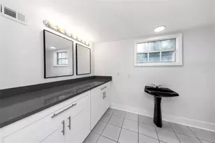 360 57th St N, Saint Petersburg, FL 33710 - Photo 12