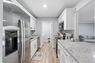 13285 Arbor Pointe Cir, Tampa, FL 33617 - Photo 16