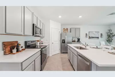 8481 Wheat Stone Drive, Zephyrhills, FL 33540 - Photo 4