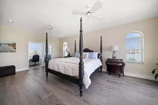 8685 E Bay Dr, Treasure Island, FL 33706 - Photo 34