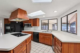 17922 Clear Lake Dr, Lutz, FL 33548 - Photo 30