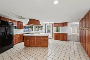 17922 Clear Lake Dr, Lutz, FL 33548 - Photo 28