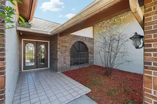 17922 Clear Lake Dr, Lutz, FL 33548 - Photo 8