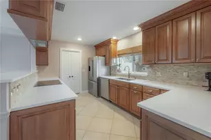 14204 Ashburn Pl, Tampa, FL 33624 - Photo 12