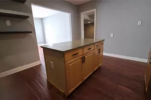 936 E Shadowlawn Ave, Tampa, FL 33603 - Photo 8