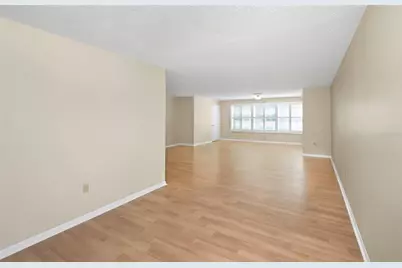 2850 59th Street S #204, Gulfport, FL 33707 - Photo 10